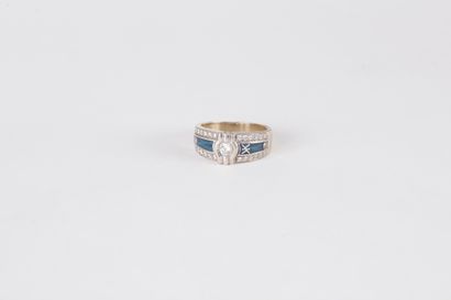 KORLOFF.

Bague en or gris 18K (750), ornée...