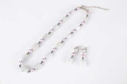 Demi-parure en argent comprenant : un collier...