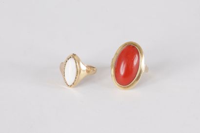 Suite de 2 bagues en or 14K (585), l’une...