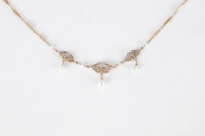Collier draperie en or 18K (750) orné de...