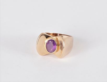 Bague en or 18K (750), ornée d’une améthyste...