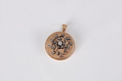 Pendentif en or 18K (750) appliqué d’une...