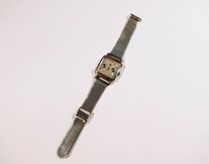LIP

Montre bracelet pour homme en acier,...