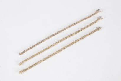 Lot de 3 bracelets en or 9K (375) sertis...
