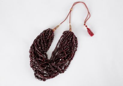 Collier multi-rangs de perles de grenats...