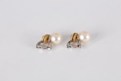 Paire de clips d’oreilles en or 18K (750)...