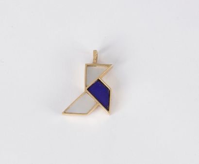 Pendentif en or 18K (750) dessinant une cocotte...