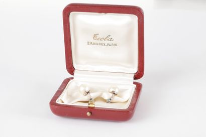 Paire de clips d’oreilles en or 18K (750)...
