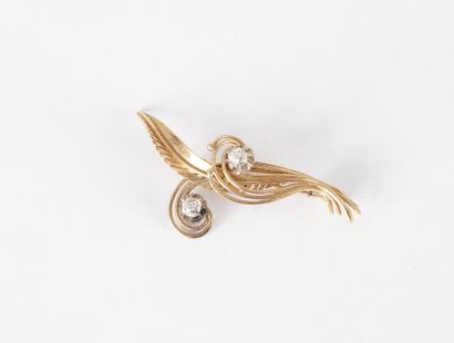 Broche plume en or 18K (750) agrémentée de...