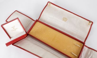 CARTIER.

Lot d’écrins comprenant : un étui...