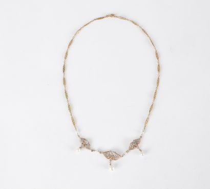 Collier draperie en or 18K (750) orné de...