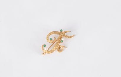 Broche en or 18K (750) formant la lettre...