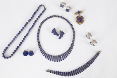 Lot de bijoux en argent et lapis-lazuli comprenant...