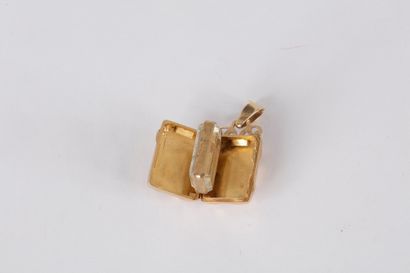 Médaillon ouvrant porte-souvenir en or 18K...