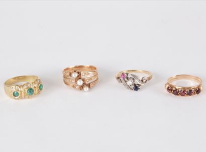 Lot de trois bagues en or 18K (750) : la...