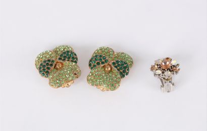 Bague en or 18K (750) formant des rubans...
