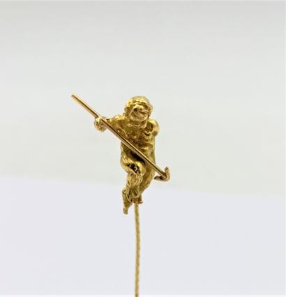Epingle de revers en or 18K (750) surmontée...