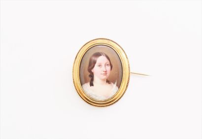 Broche en or 18K (750), ornée d'une miniature...