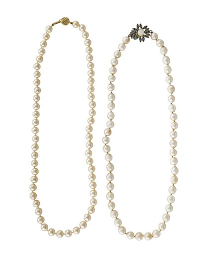 Lot de deux colliers de perles de culture,...