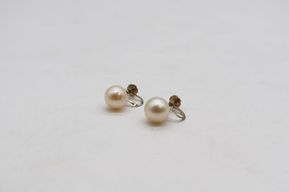 Paire de boucles d'oreilles en or gris 18K...