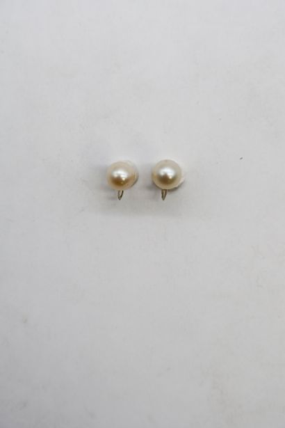 Paire de boucles d'oreilles en or gris 18K...