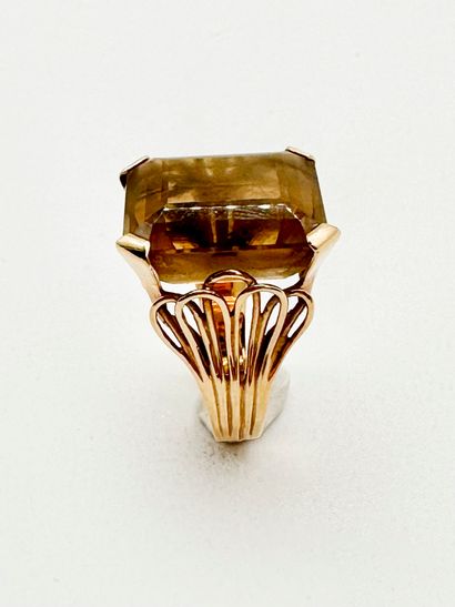 Bague en or 18K (750), ornée d'une citrine...