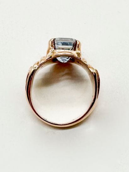 Bague godronnée en or 14K (585) sertie d'un...