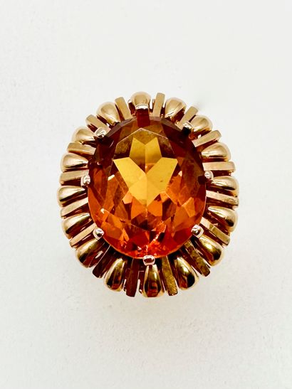 Bague en or 18K (750) ornée d'une citrine...