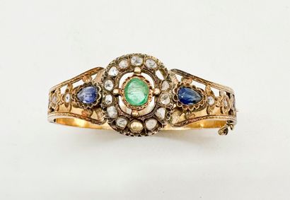 Bracelet ouvrant en or 18K (750) ajouré et...