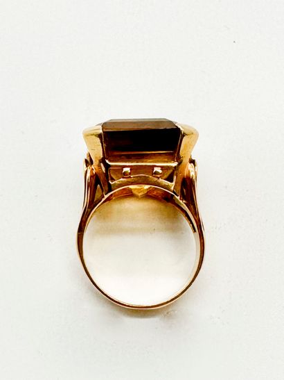 Bague en or 18K (750), ornée d'une citrine...