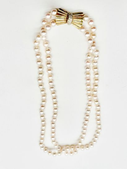 Collier de deux rangs de perles de culture,...