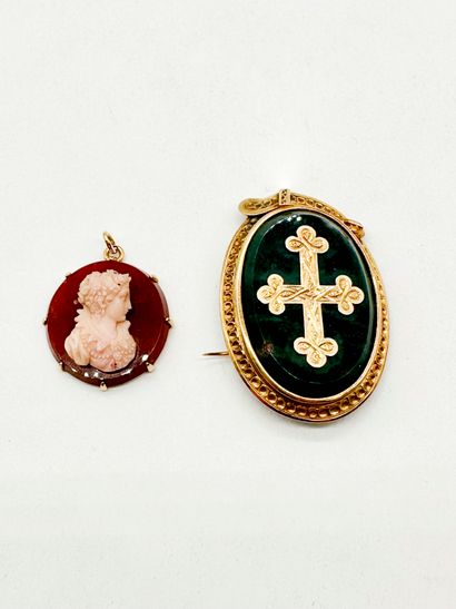 Lot de deux bijoux en or 18K (750) comprenant...