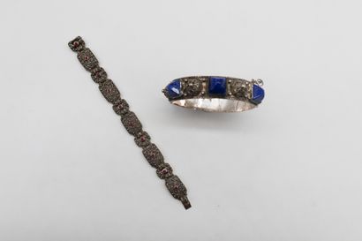 Lot de deux bracelets en argent : un bracelet...