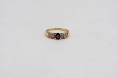 Bague deux tons d'or 18K (750), sertie d'un...
