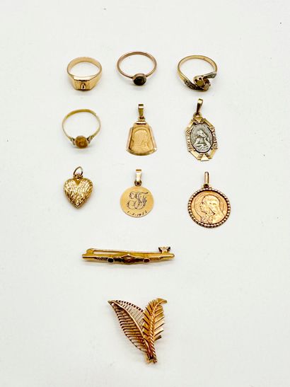 Lot de bijoux en or 18K (750) comprenant...