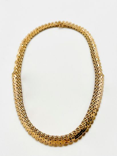 Collier en or 18K (750) associant 3 mailles...