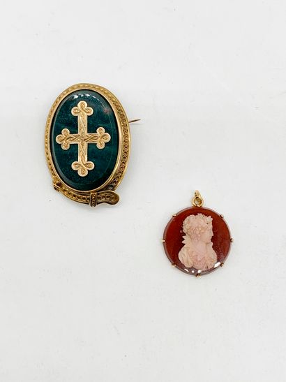 Lot de deux bijoux en or 18K (750) comprenant...