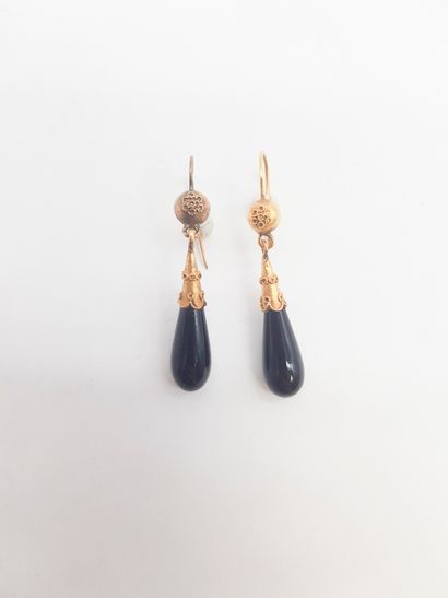 Paire de pendants d'oreilles en or 18K (750)...