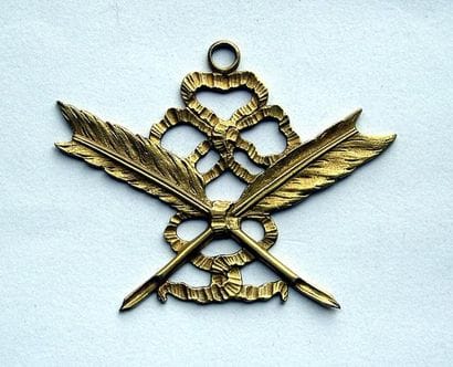 Bijou de Secrétaire constitué de deux plumes...