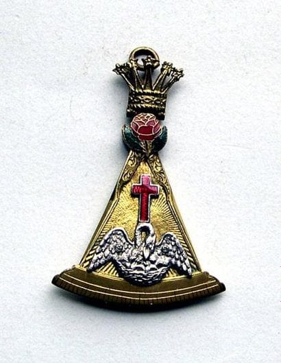 Bijou de Chevalier Rose-Croix. Décor au Pélican...