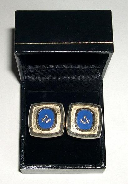 Paire de boutons de manchettes de forme carrée,...