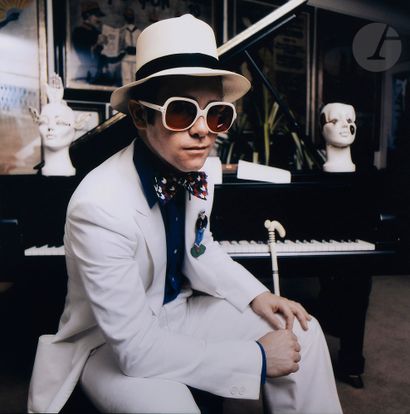 Terry O'Neill (1938-2019)
Elton John at home....