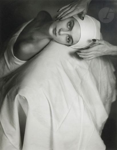 Horst P. Horst (1906-1999)
Carmen (Face massage)....