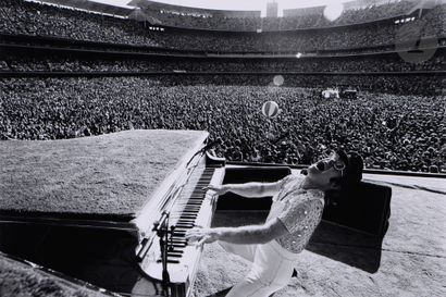 Terry O'Neill (1938-2019)
Elton John in concert...