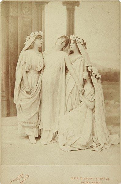 [Sarah BERNHARDT]. Ensemble de 10 photographies,...