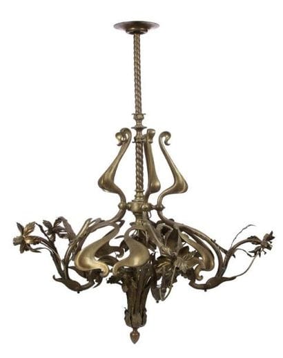 TRAVAIL ART NOUVEAU
Spectaculaire lustre...