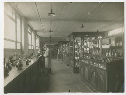 TRAVAIL ART NOUVEAU
Vitrine architectonique...