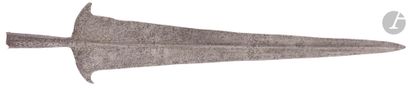 Long pertuisane iron with strong central...