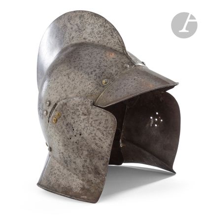 Crested bourguignotte. 
Two-piece wrought-iron...
