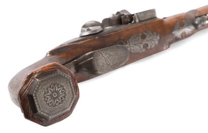 Pistolet à silex d’officier. 
Canon à pans...